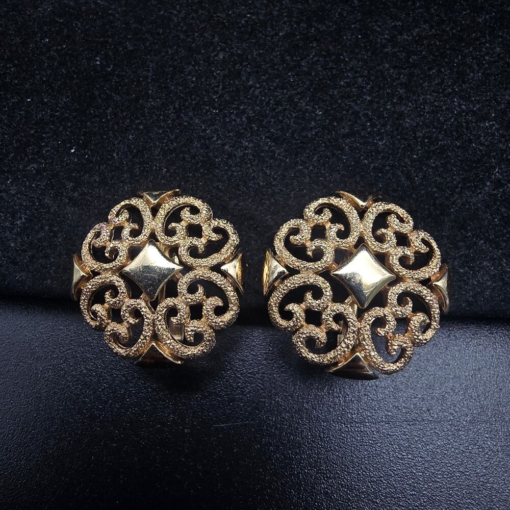 Avon Precious Pretenders Gold Tone Earrings Clip On Filigree VIntage Jewelry